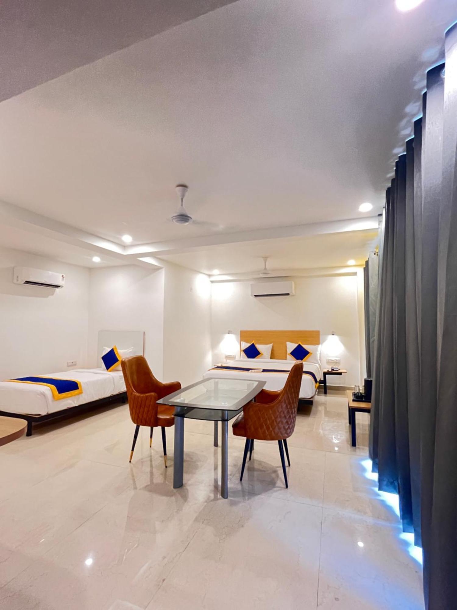 Aamantran Residency Hotel, Sohna Road, Sector 49, Gurugram Gurgaon Exterior foto