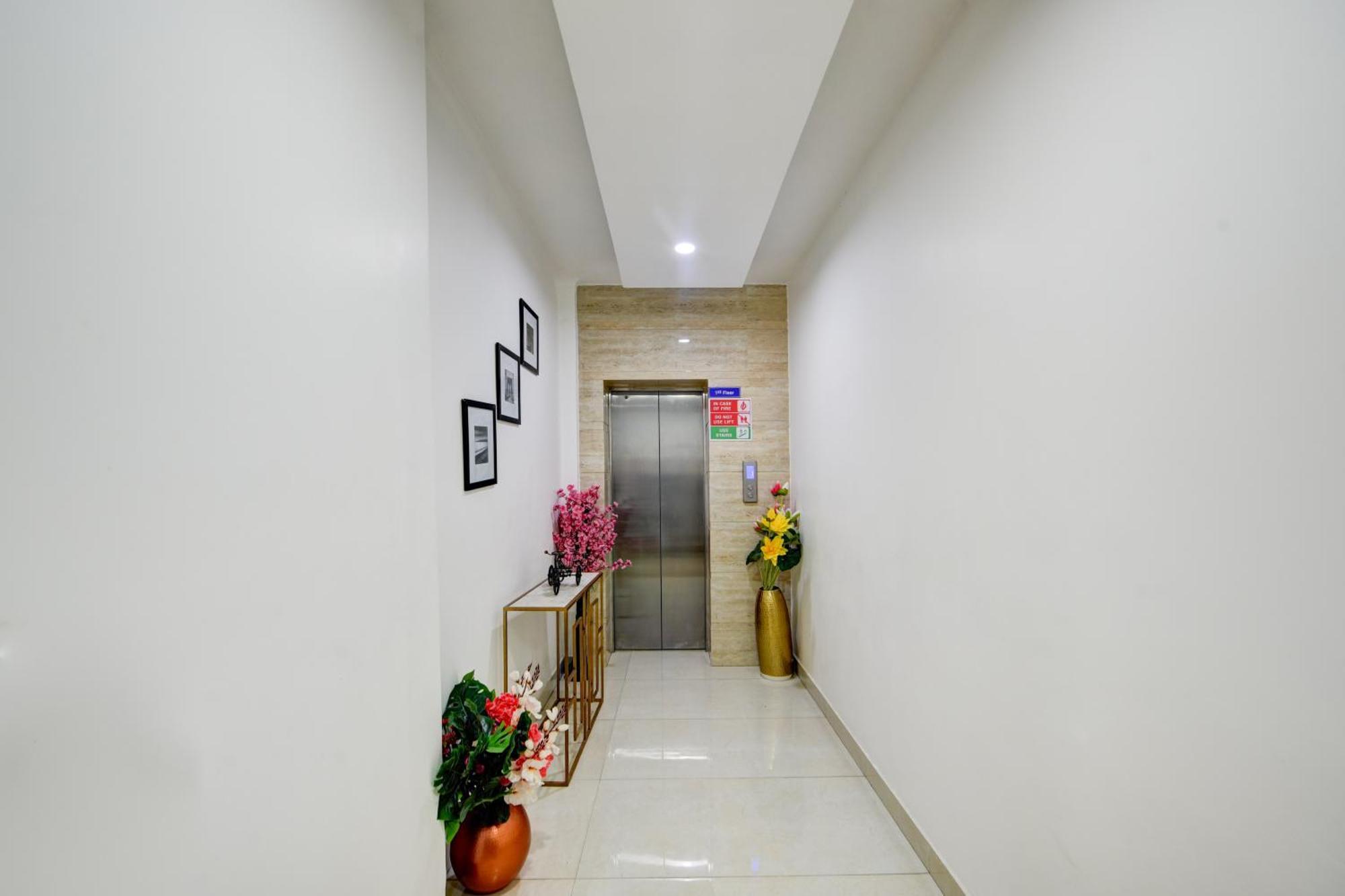 Aamantran Residency Hotel, Sohna Road, Sector 49, Gurugram Gurgaon Exterior foto
